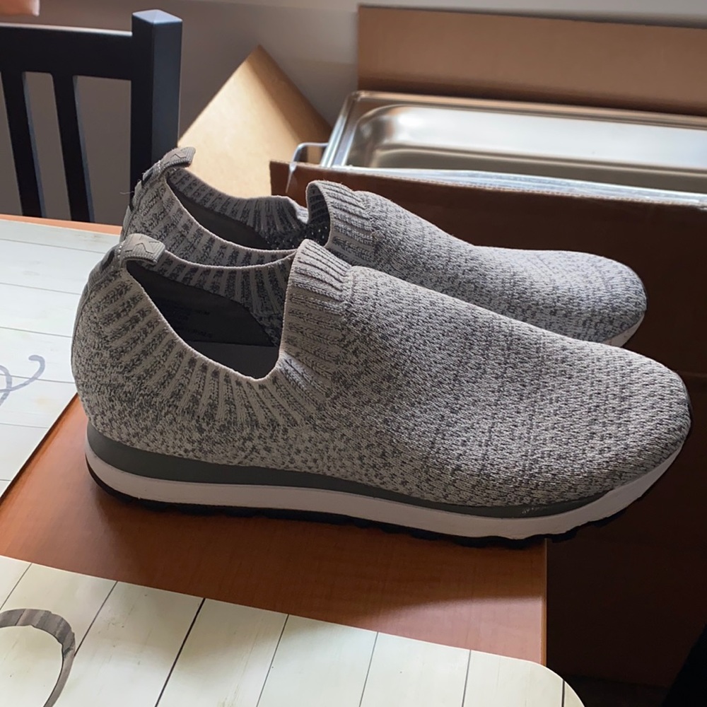 DKNY DK sneakers size 9